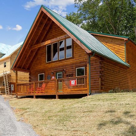The 3 Bears Is A Newly Built 3 Bedroom Cabin Only 3 Minutes From The Parkway! Pigeon Forge Buitenkant foto