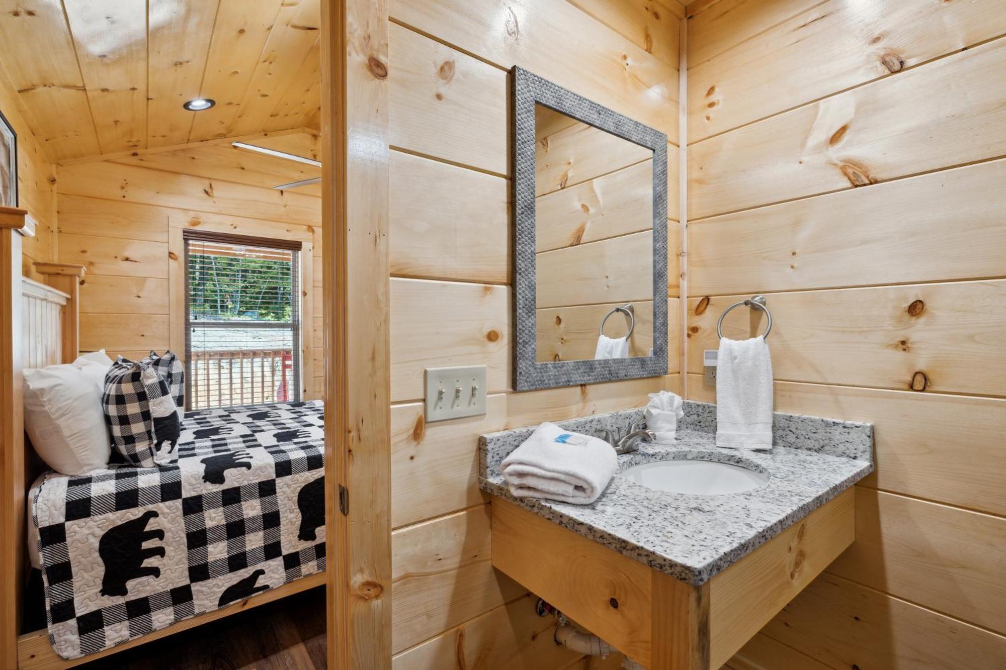 The 3 Bears Is A Newly Built 3 Bedroom Cabin Only 3 Minutes From The Parkway! Pigeon Forge Buitenkant foto